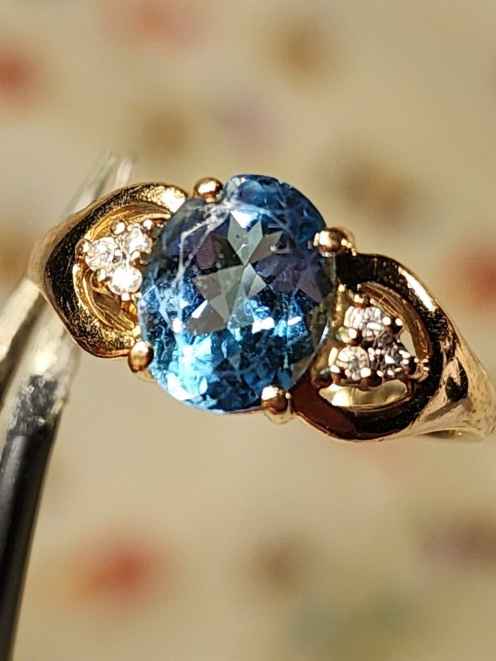 VINTAGE 14K Yellow Gold Oval-Cut Swiss Blue Topaz & Diamond Ring Size 8.5